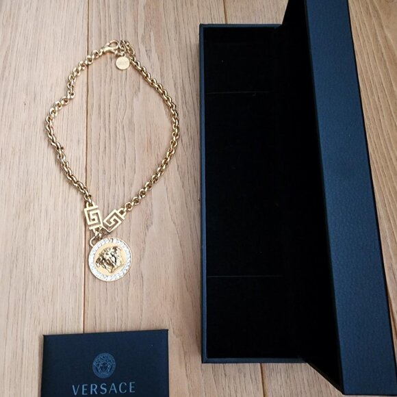 Versace Medusa icon necklace - Picture 4 of 4